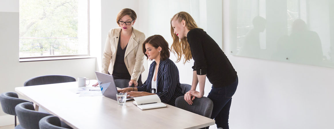 business-women-in-meeting